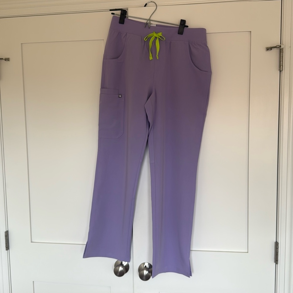 FIGS: Kade Cargo Scrub Pants